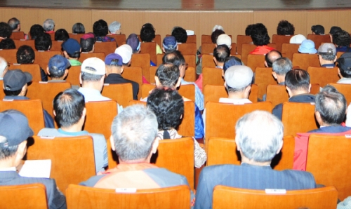 인생 이모작 세대를 포용해야_1