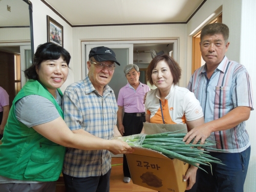 세류3동 사랑의 텃밭서 키운 감자 경로당 전달_1