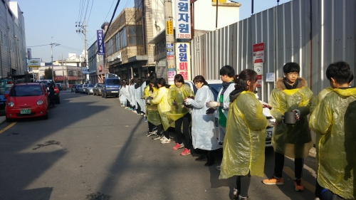 태장동 잠원중 느티나무봉사단 어려운 가구에 연탄지원 봉사활동 펼쳐_2