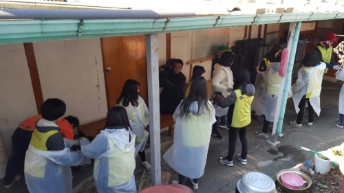 수원청소년문화센터 청소년들의'사랑의 연탄배달'_2