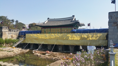 화홍문 보수공사를 보고_1