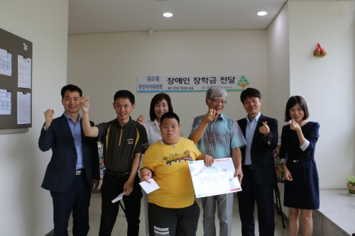 광교1동, 광교장애인주간보호시설 장학금 전달_1