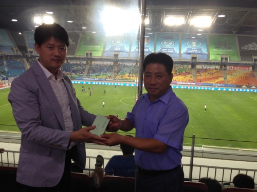 우만1동 주민복지협의체 저소득층 장학금 기탁_1