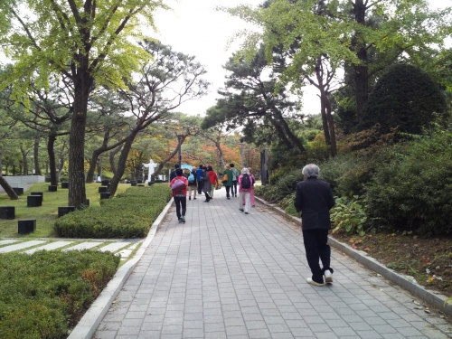 중앙도서관 ‘어르신행복한글쓰기’수업, 야외로 가다 _1