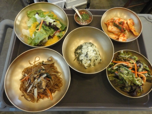 남성 노인들보다 즐겁게사는 여성 노인들_1