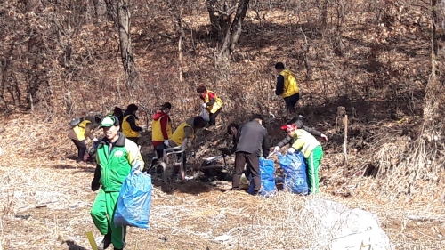 날씨가 추워도, 청개구리 공원을 깨끗이_3