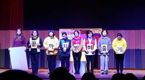 세월호 어머니들의 연극 '그와 그녀의 옷장'_3