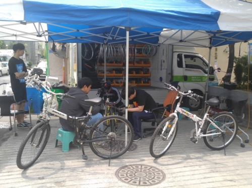우만2동, 찾아가는 자전거 이동수리센터 운영 현장