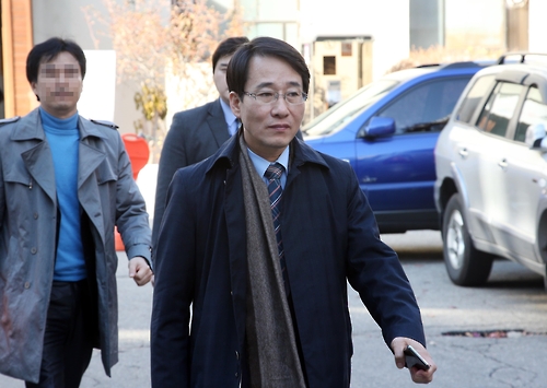 '손가락V' 이유는…이원욱 의원 선거법위반 재판서 공방_1