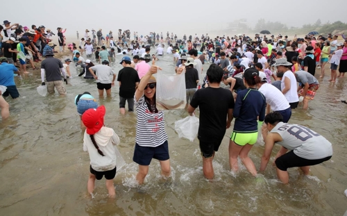 태안 신두리 해변 '모래조각 페스티벌' 열려_1