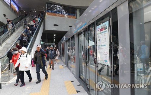 공항철도 탄 외국인 관광객…중국인 줄고 국적 다변화_1