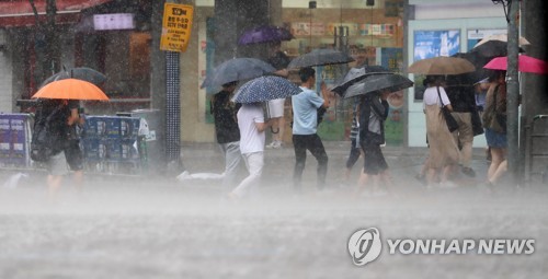 "비 오면 공기 맑아진다고?" 장마철에도 미세먼지 '나쁨'_1